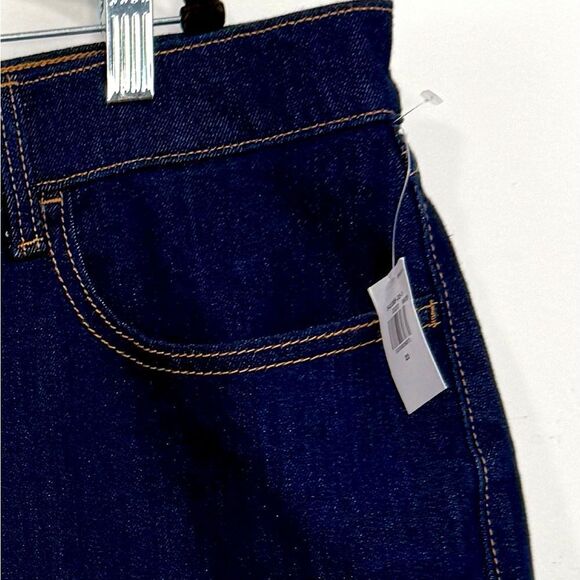 Old Navy Dark Wash Mid Rise WOW Roll Cuff
Cotton Denim Stretch Shorts New - Picture 14 of 16